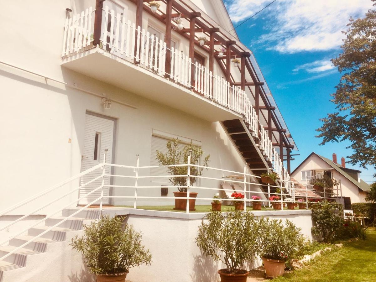 Lelle -Kert Apartman 03 Balatonlelle Exteriér fotografie